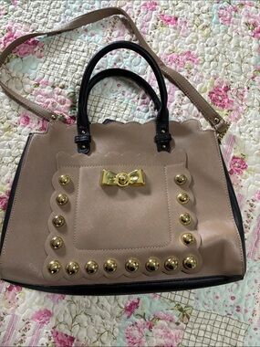 Betsy Johnson Scalloped Bow Accent Tote Bag in Taupe